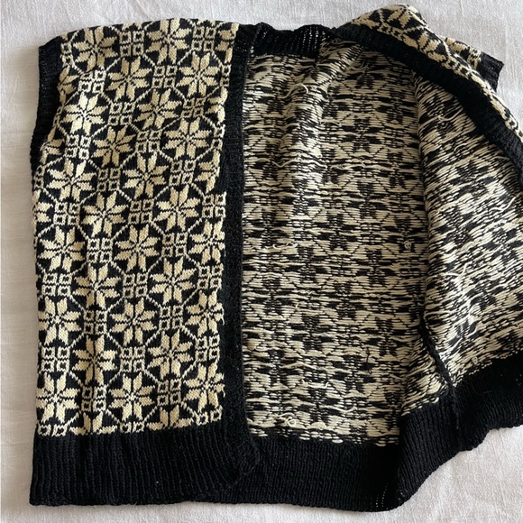 Scandinavian sweater vest - Picture 3 of 4